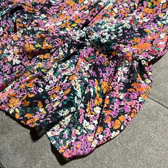 🥰🥰Vince Camuto V-Neck Floral Dress🥰🥰 - Picture 7 of 10